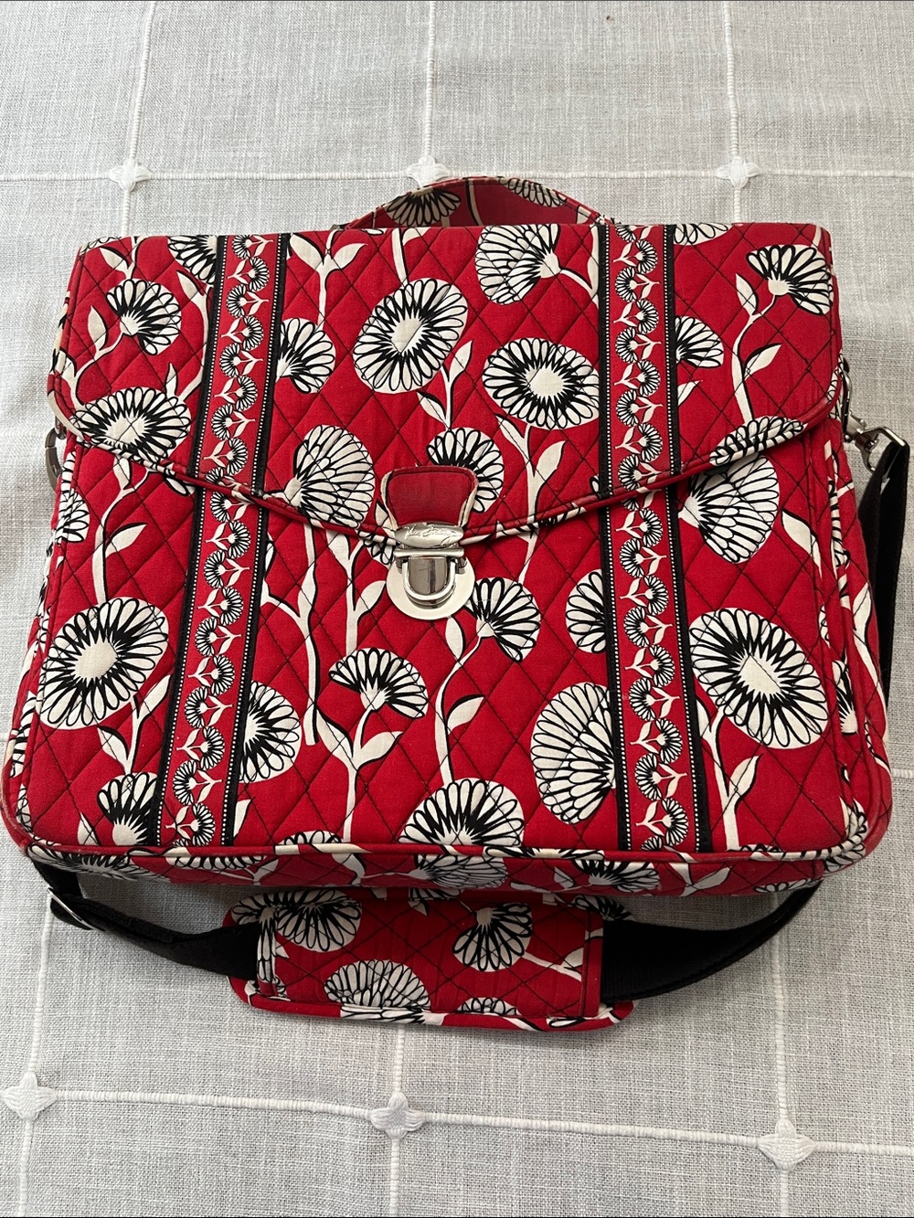 VERA BRADLEY Red DECO DAISY QUILTED Floral MESSENGER Bag